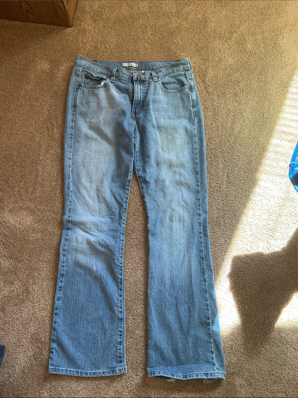 Levis - Picture 2 of 3